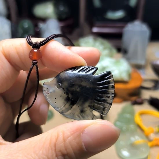 蛇纹石玉未镶嵌颈饰