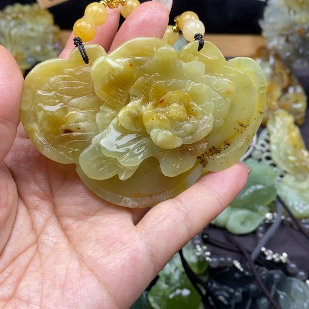 蛇纹石玉颈饰未镶嵌