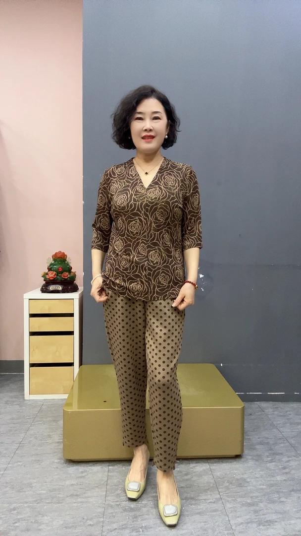 玫瑰花魅力十足打底衫