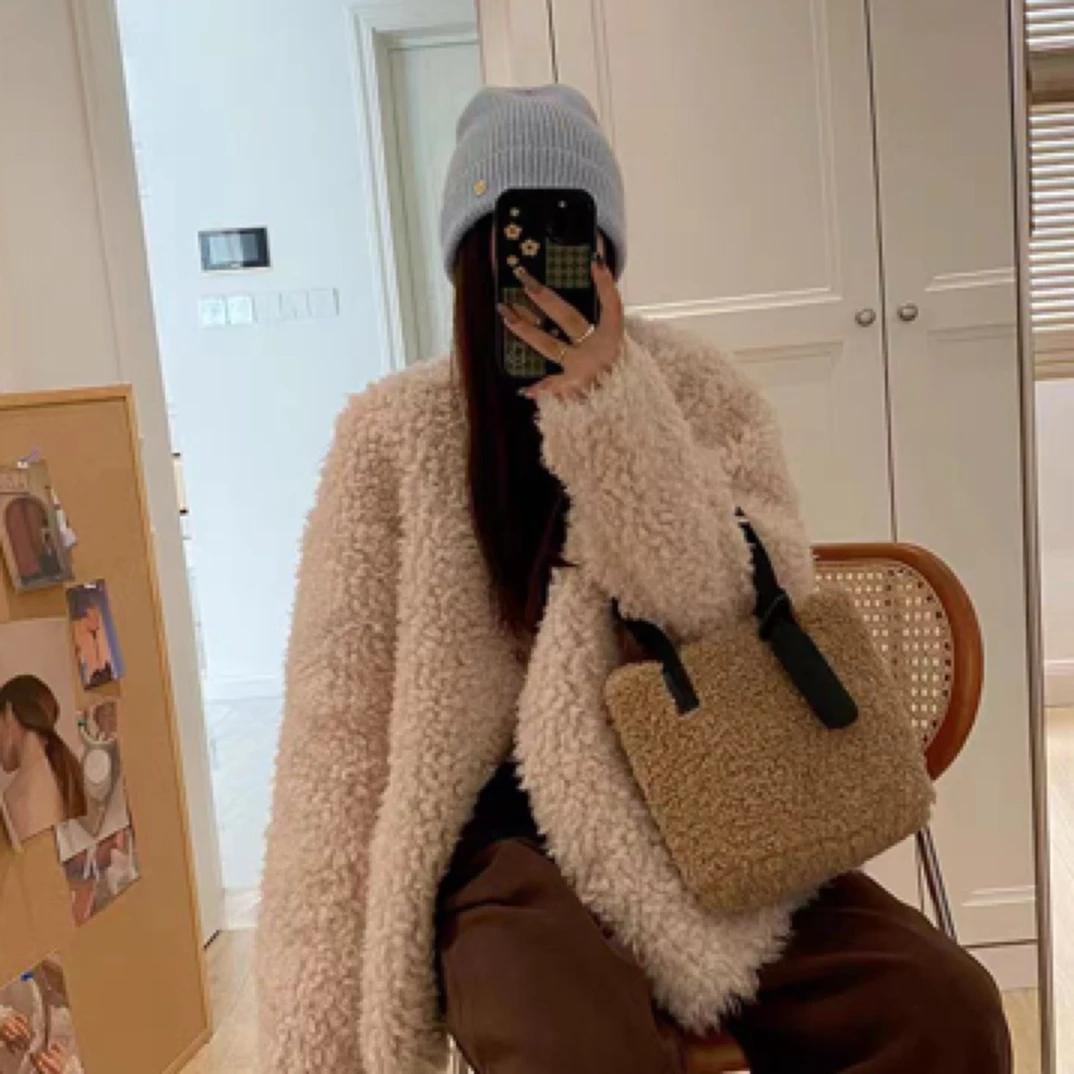 布拉格落日定染卷卷毛 V领短款女冬季毛毛外套