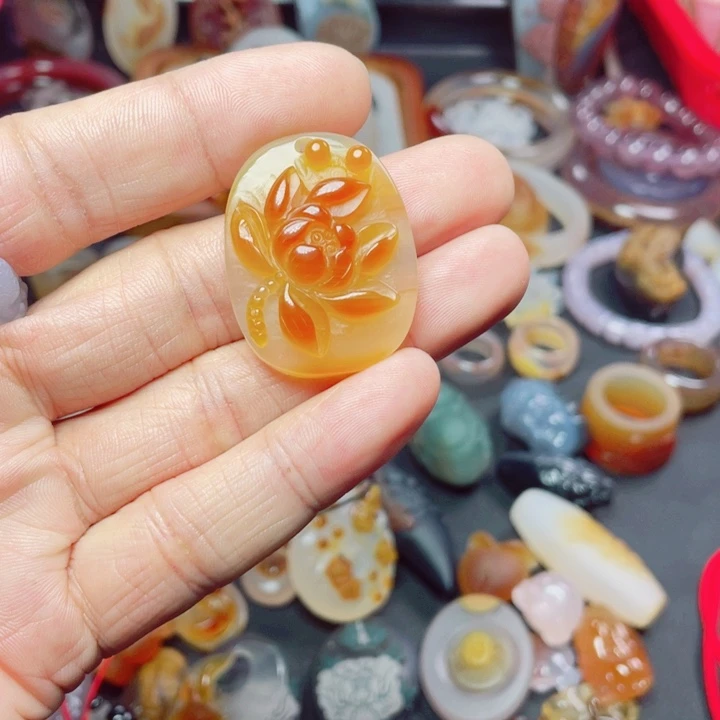 玛瑙/玉髓颈饰未镶嵌安**夏