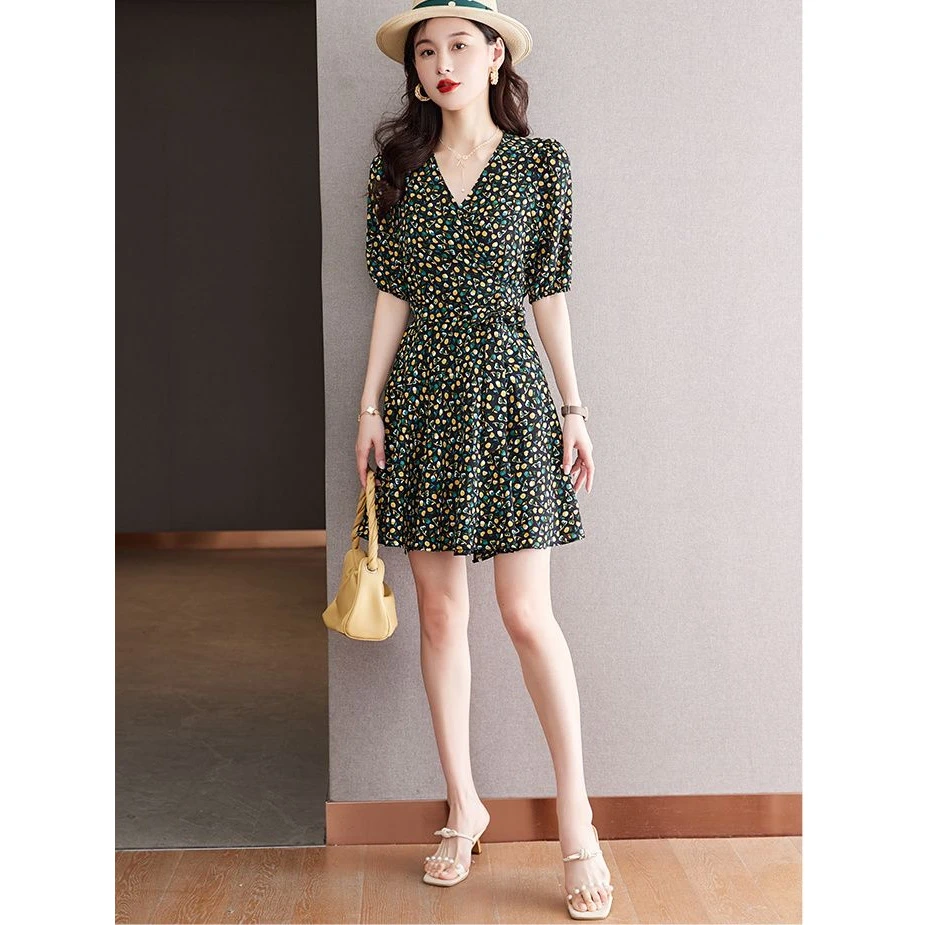 2025夏新款高级感领气质系带收腰显瘦碎花裙大码一片式连衣裙