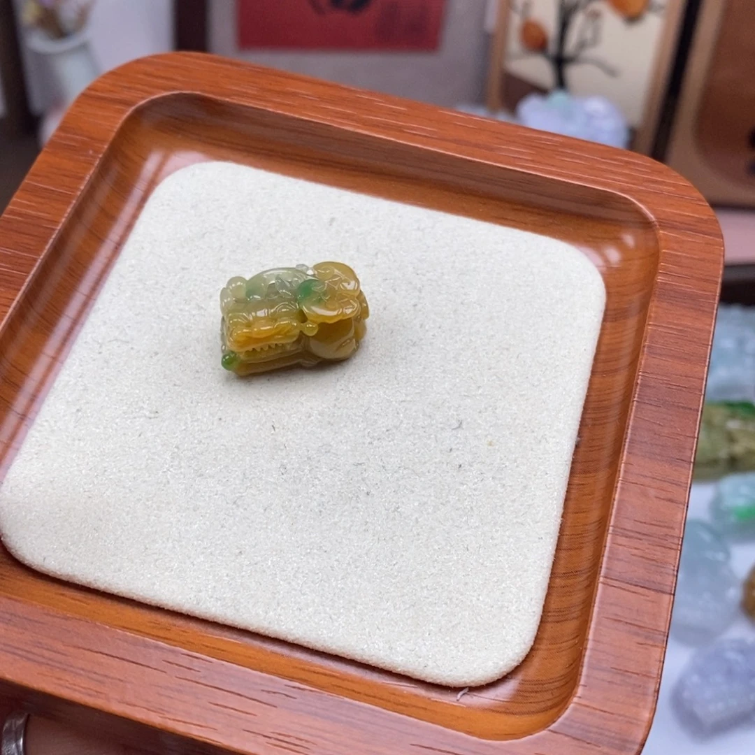 拾***梦翡翠未镶嵌颈饰霸王貔貅