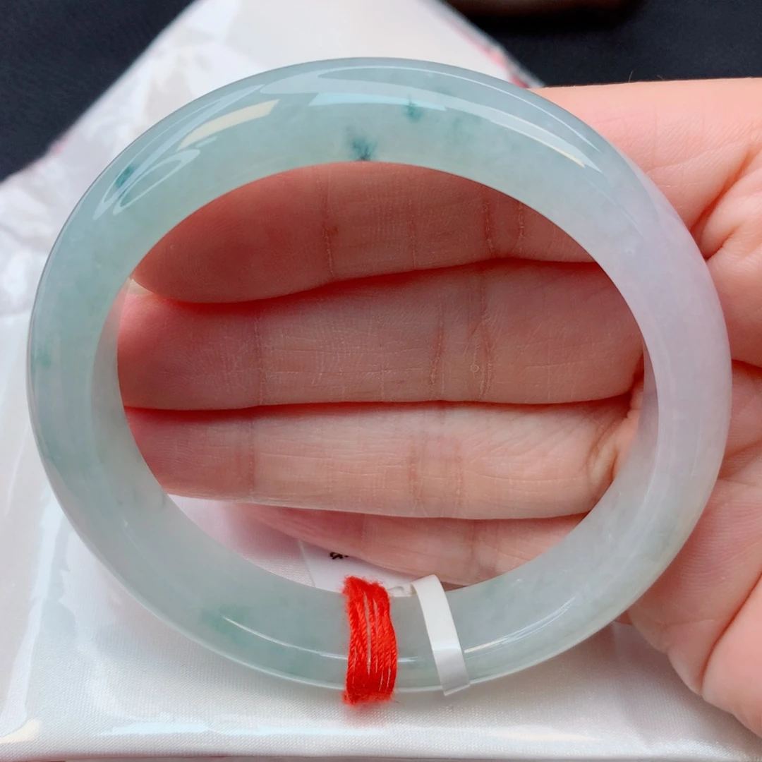 翡翠未镶嵌手镯57.8圈 细糯冰淡绿底飘蓝花