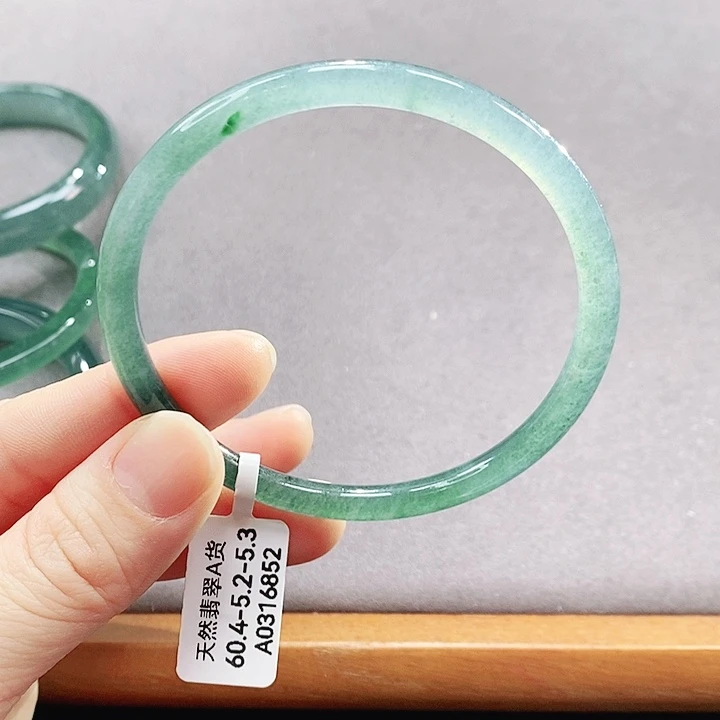 翡翠未镶嵌手镯（圆镯）