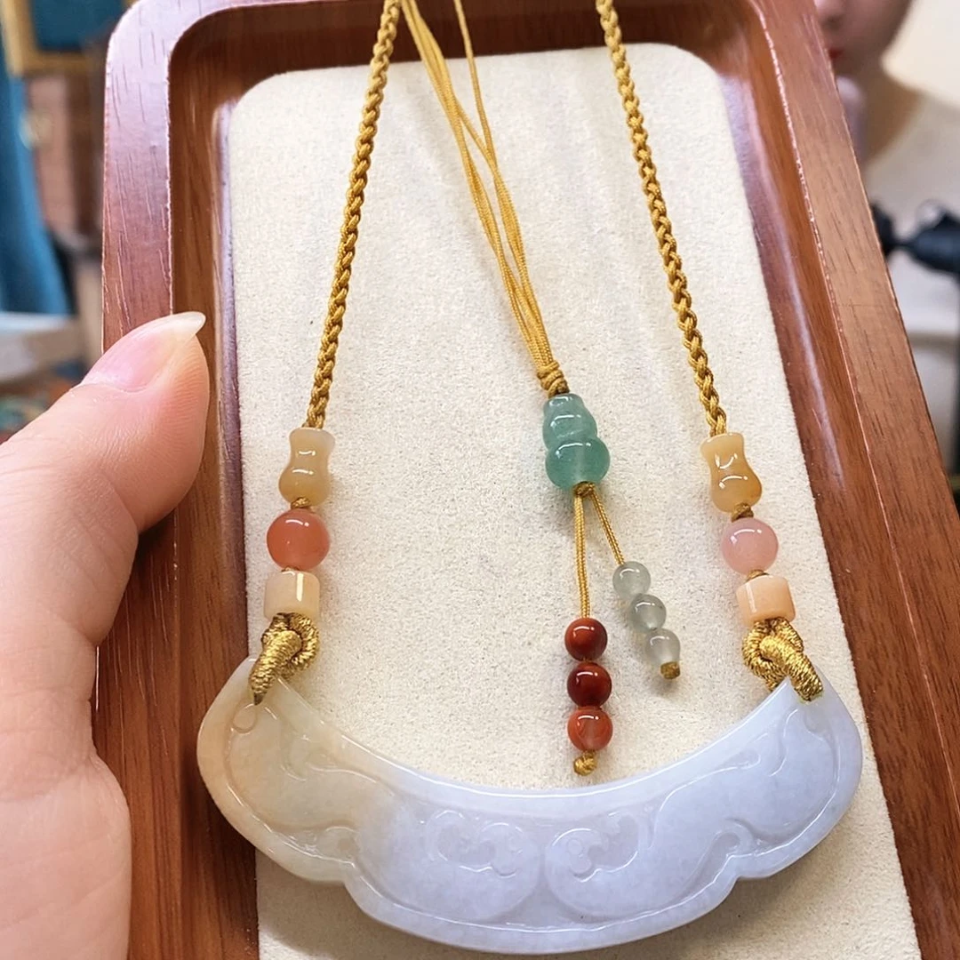 翡翠颈饰未镶嵌翡翠挂件