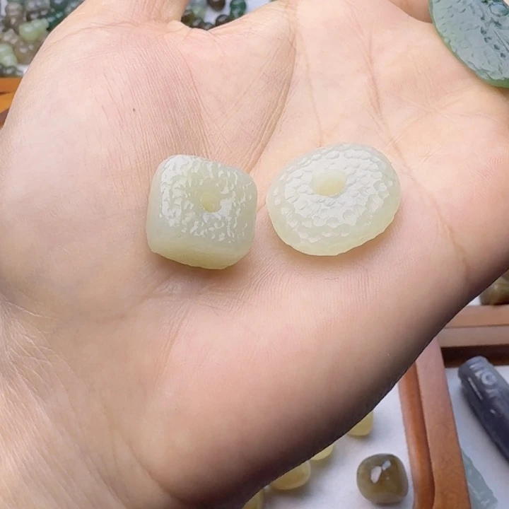 卡***1和田玉未镶嵌挂件