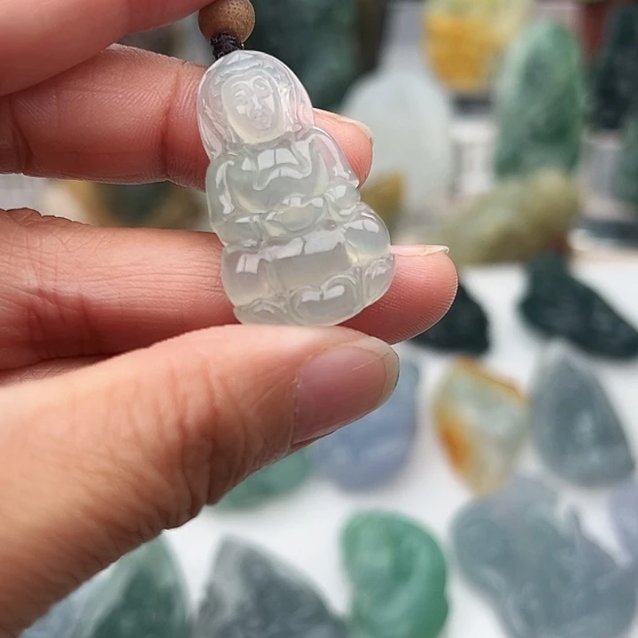 翡翠未镶嵌颈饰观音