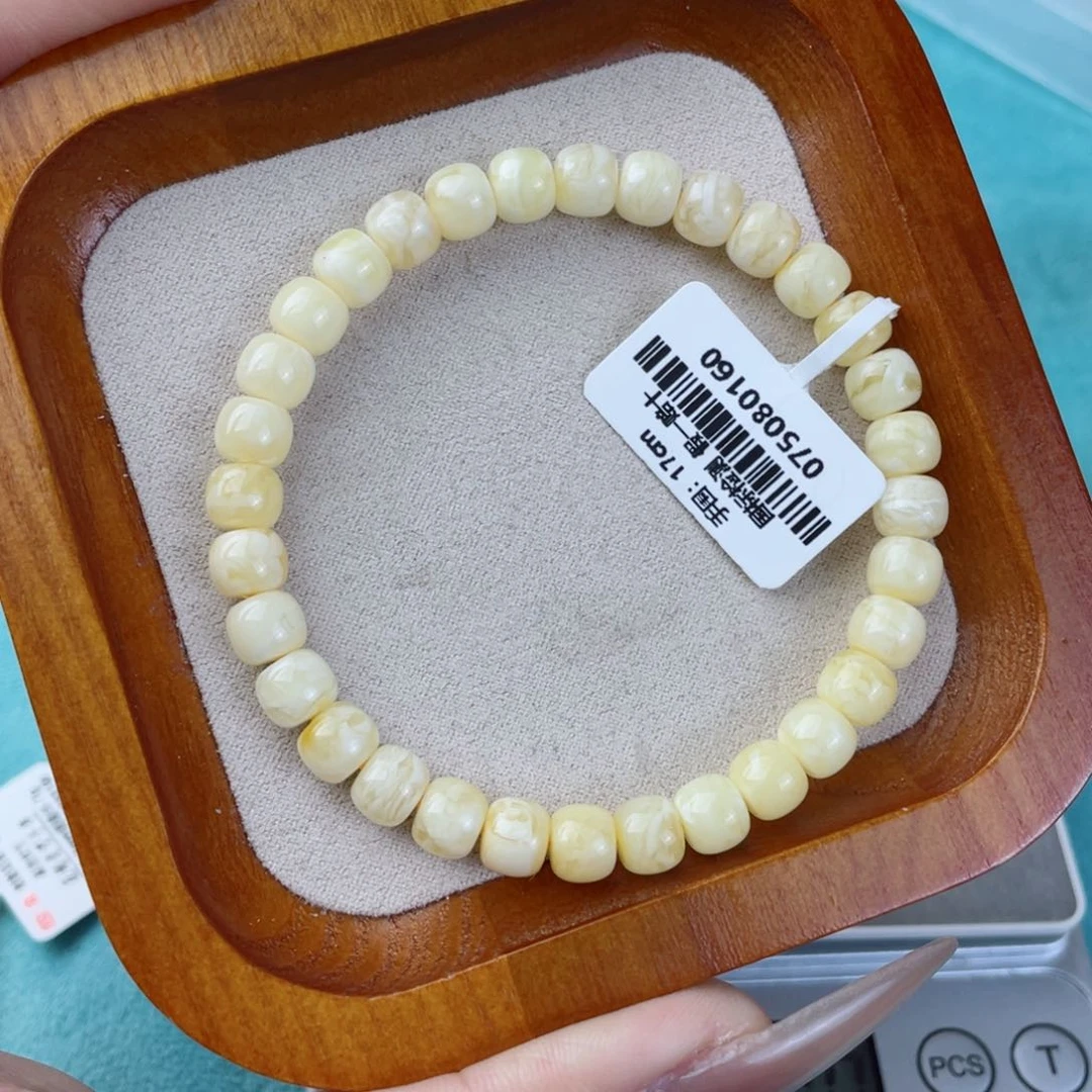 蜜蜡裸石未镶嵌蜜蜡82