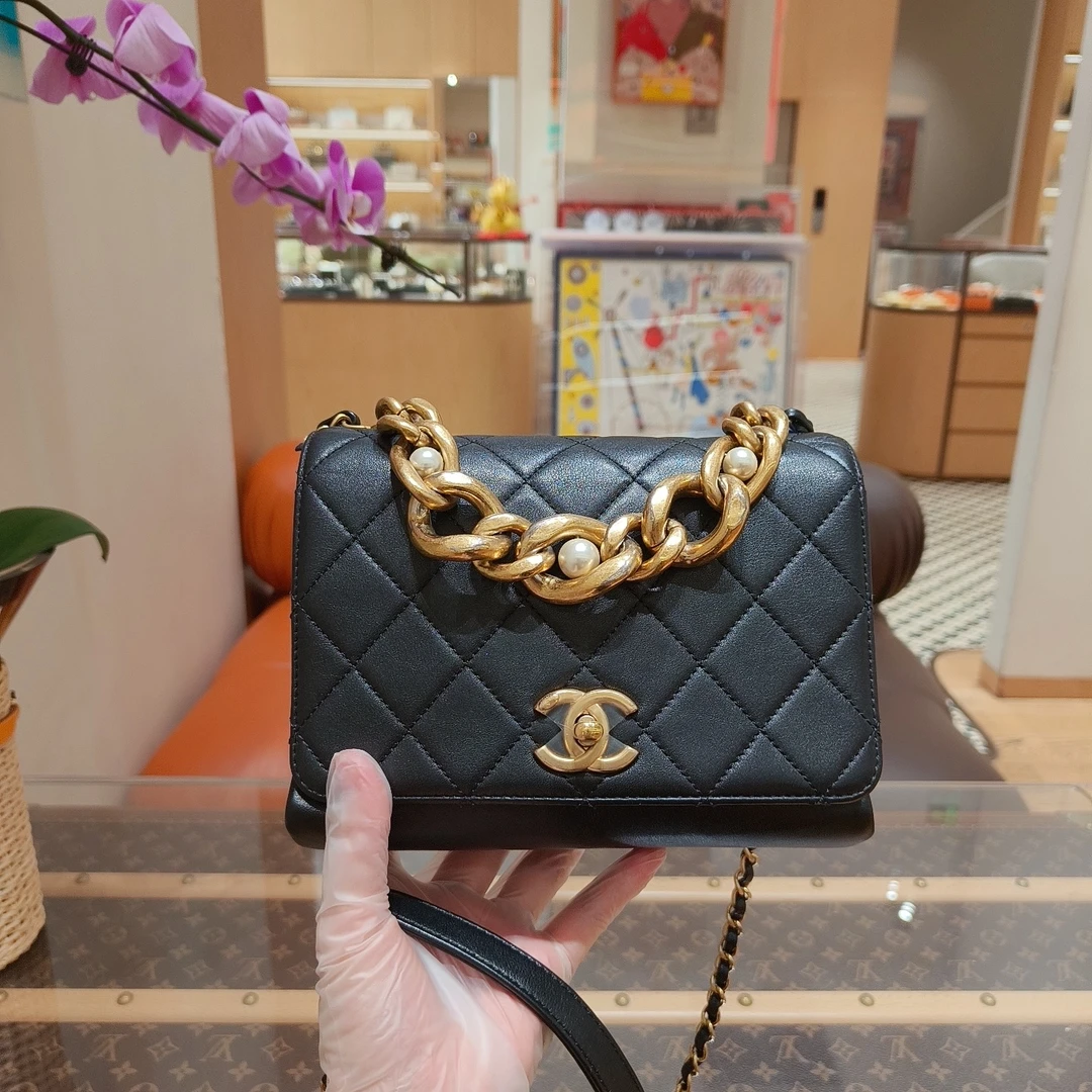 99新 Chanel/香奈儿 21A珍珠粗链条黑金牛皮翻盖风琴包 芯片款