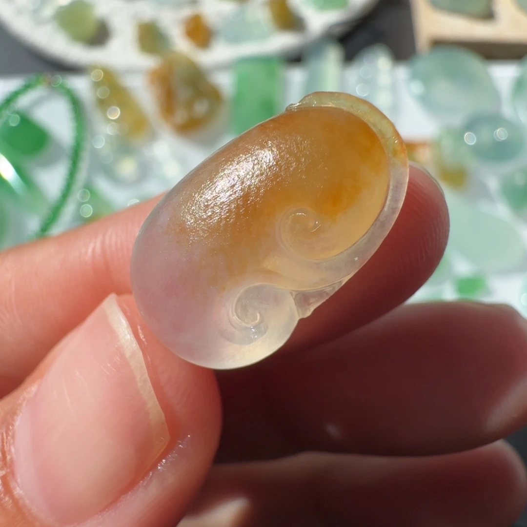 定制翡翠未镶嵌冰黄翡如意