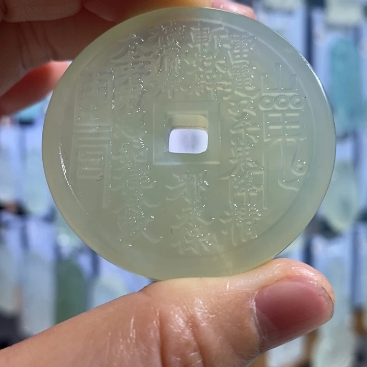 岫玉未镶嵌颈饰吊坠