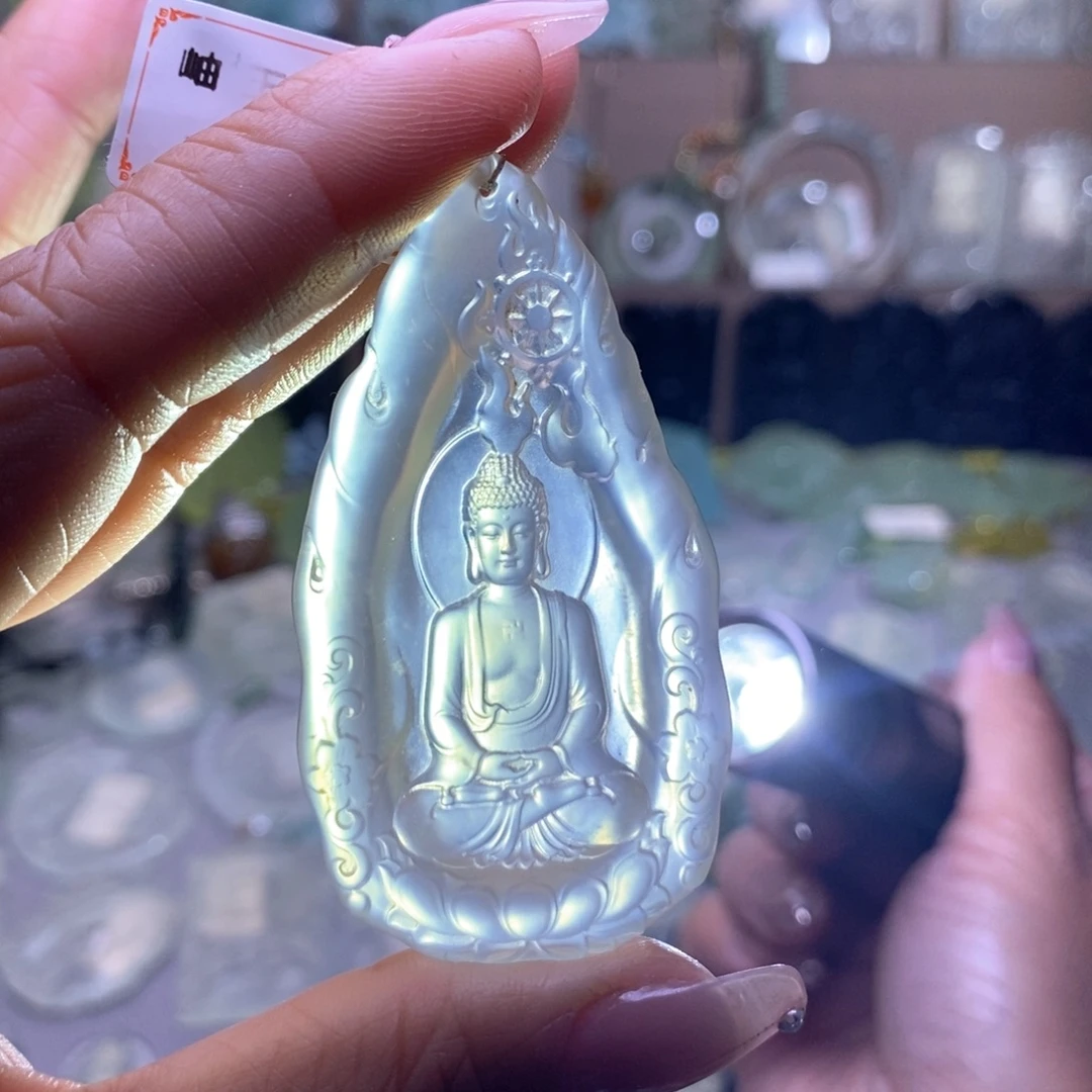 虎***爷未镶嵌蛇纹石玉颈饰
