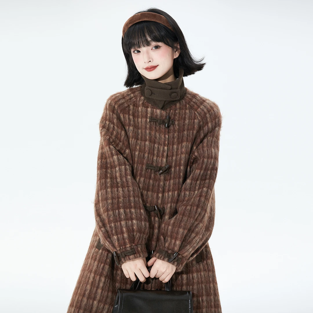 洛可可梦 原创红棕格纹夹棉牛角扣羊毛呢外套大衣女冬季