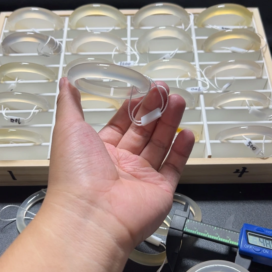 玛瑙/玉髓手镯未镶嵌咕*鲁