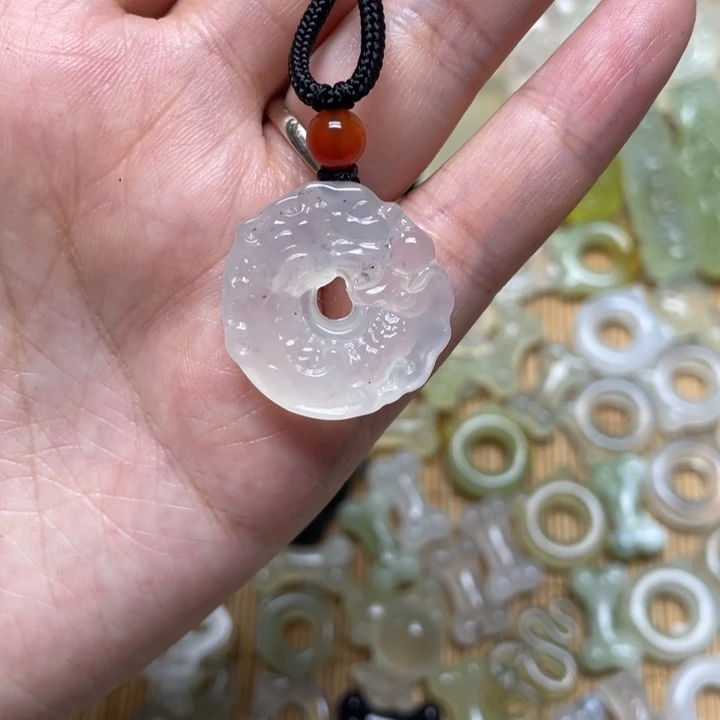 蛇纹石玉颈饰未镶嵌
