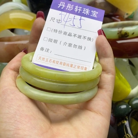 蛇纹石玉手镯未镶嵌