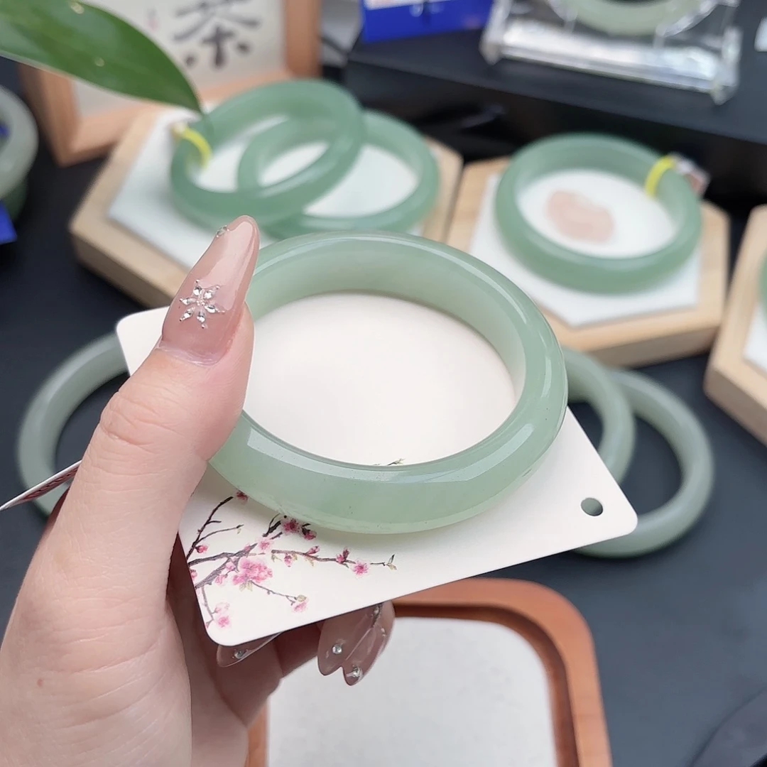 石英质玉未镶嵌手镯