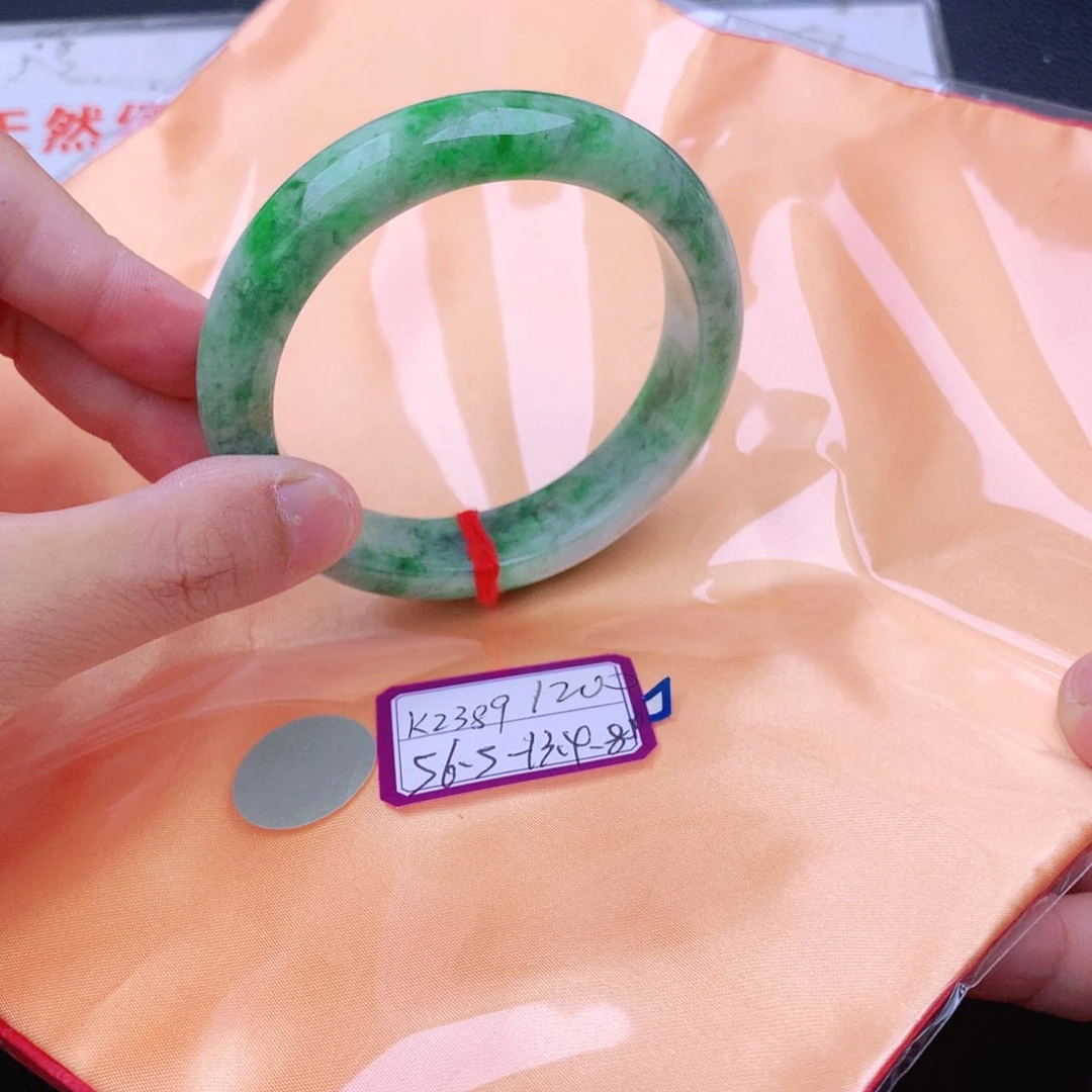 翡翠手镯未镶嵌翡翠