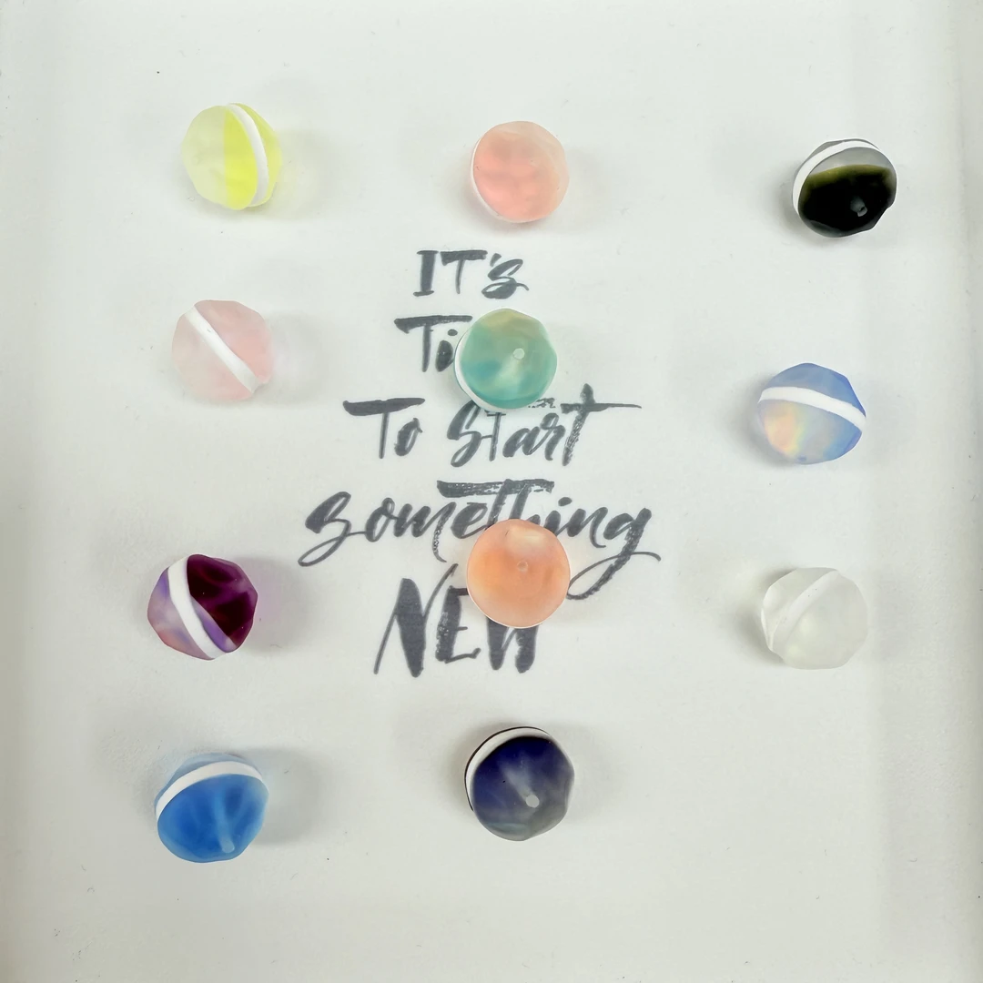 韩国胶定制款112 手绘一半一半异形珠通孔 DIY配件