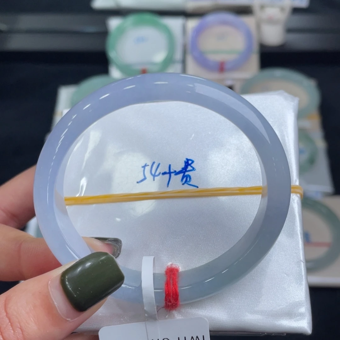 翡翠手镯未镶嵌翡翠手镯