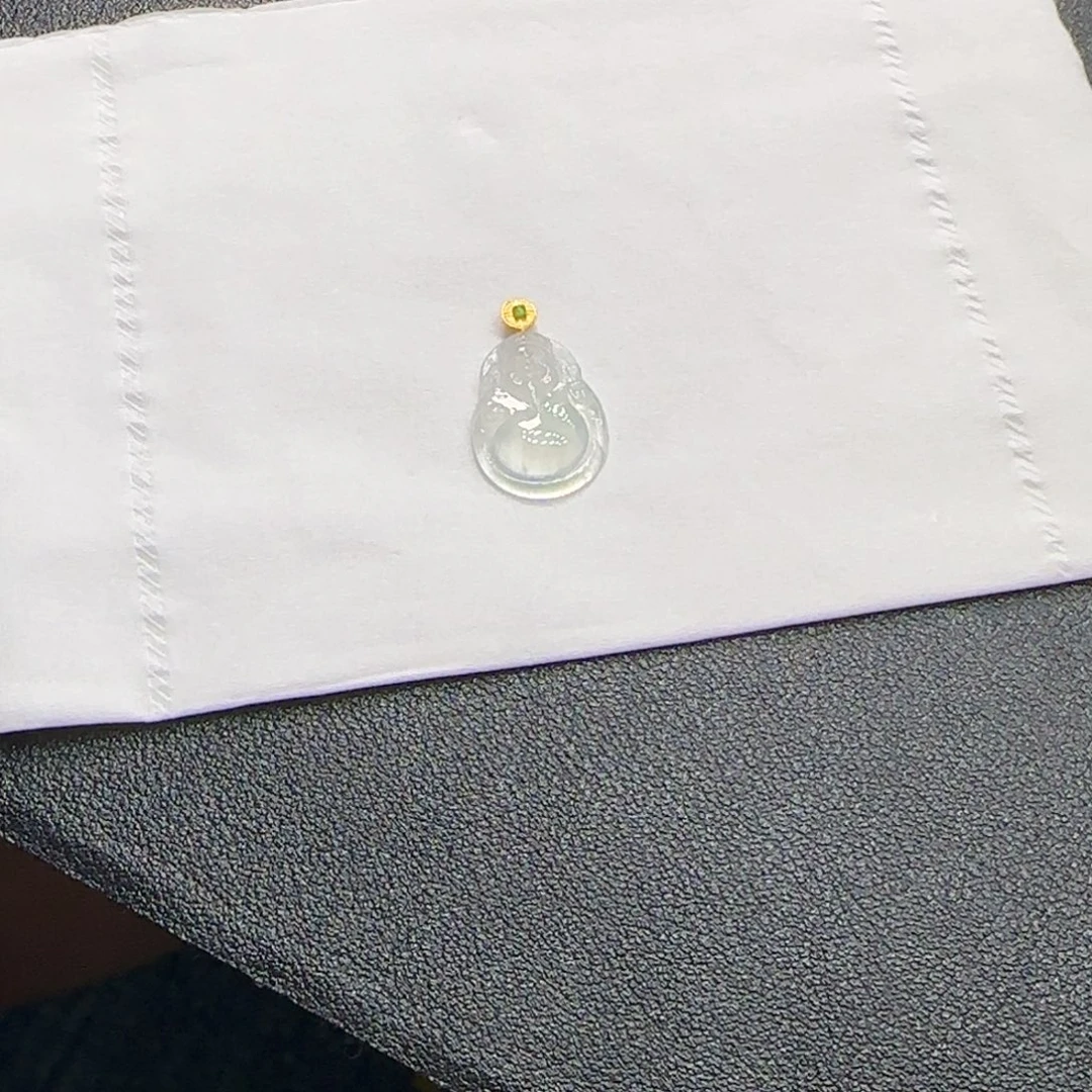 S***^翡翠18K金镶嵌颈饰吊坠