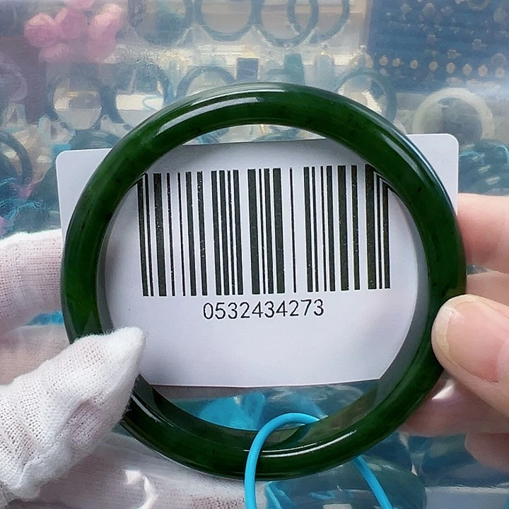 刘***姐和田玉手镯未镶嵌微瑕6263