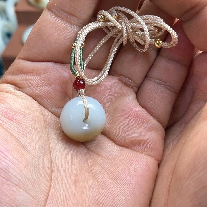 【闪购商品】颈饰未镶嵌和田玉九***草