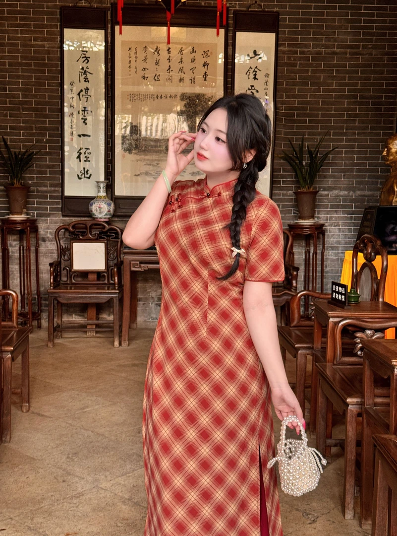 码加加51066大码旗袍新中式开叉立领复古红格纹旗袍大码连衣裙