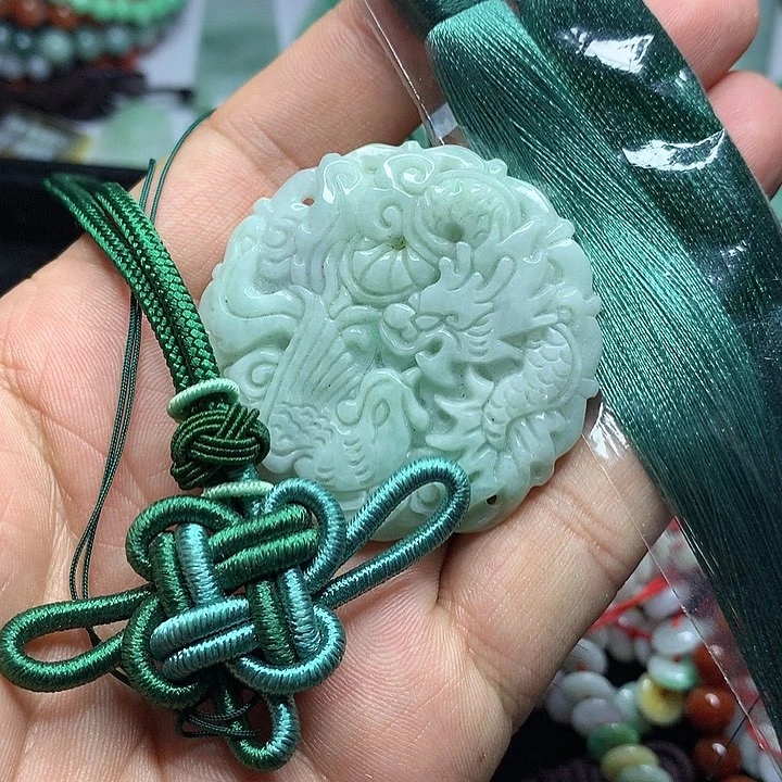 翡翠未镶嵌吊坠(赠链)