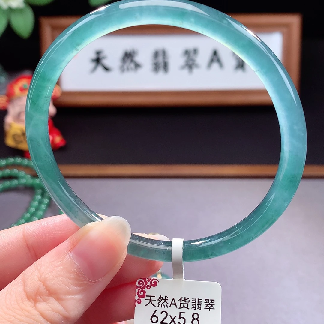 未镶嵌手镯（圆镯）翡翠