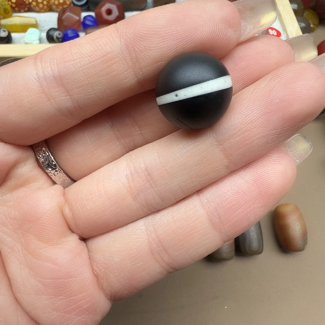 于***尘玛瑙/玉髓未镶嵌珠宝半成品