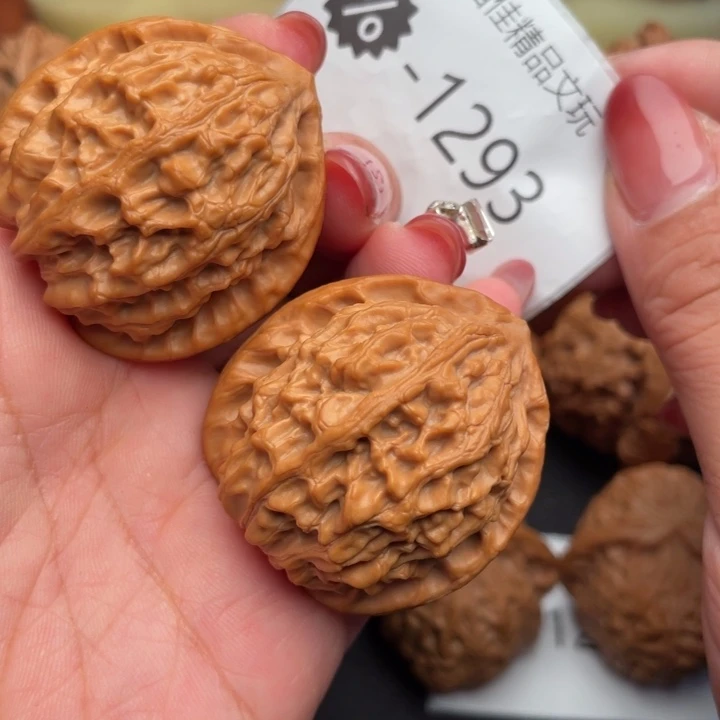 文玩核桃吊坠40毕业金牛