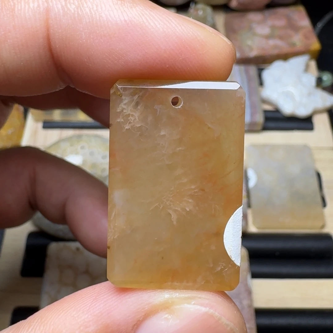 未镶嵌纯天然色有机玉石保真色硅化玉