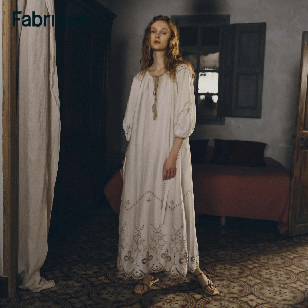 Fabrique【刘雅瑟同款】帕罗斯白撞色刺绣亚麻V领宽松长袍连衣裙女