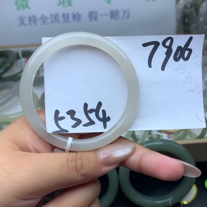 和田玉手镯未镶嵌