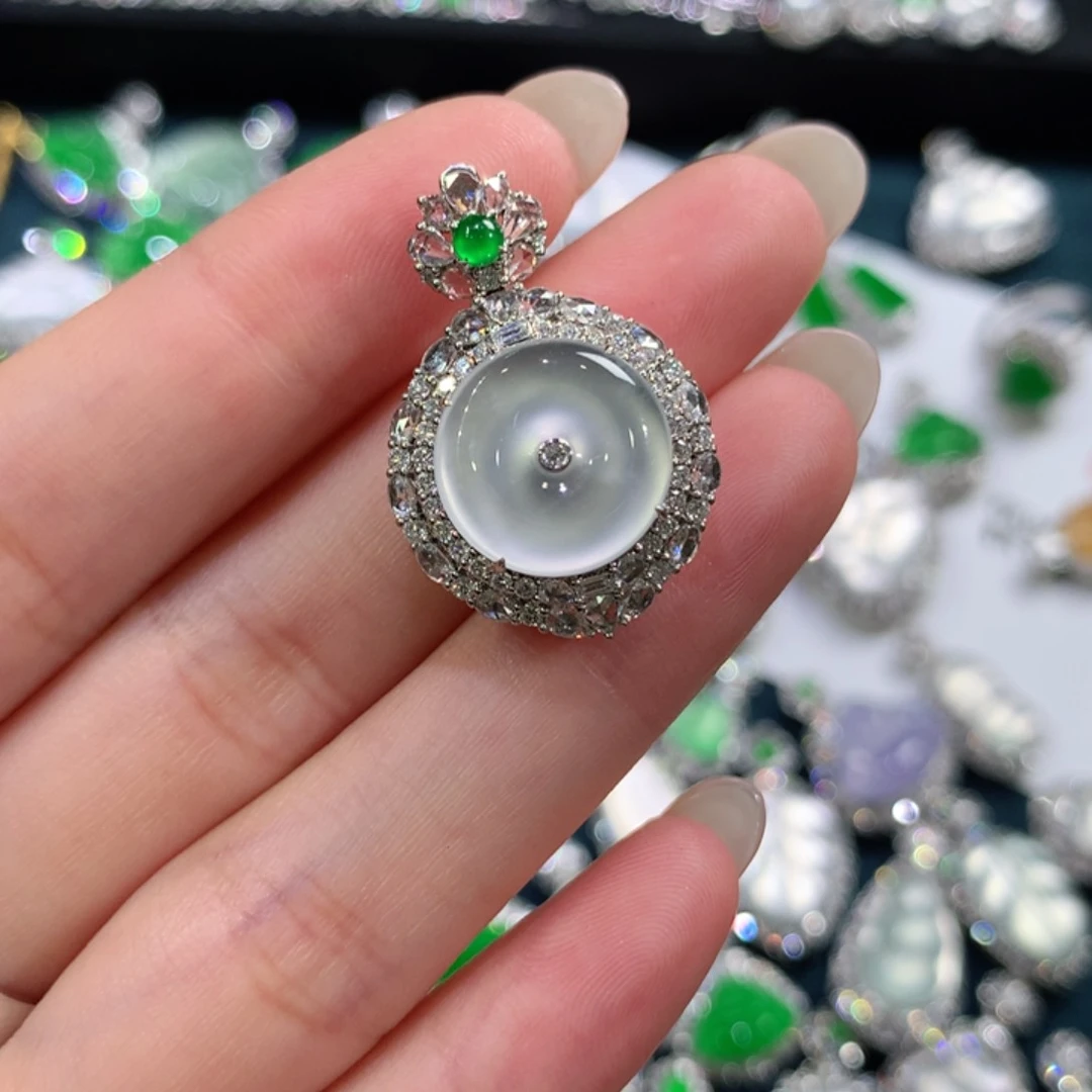 颈饰18K金镶嵌翡翠平安扣