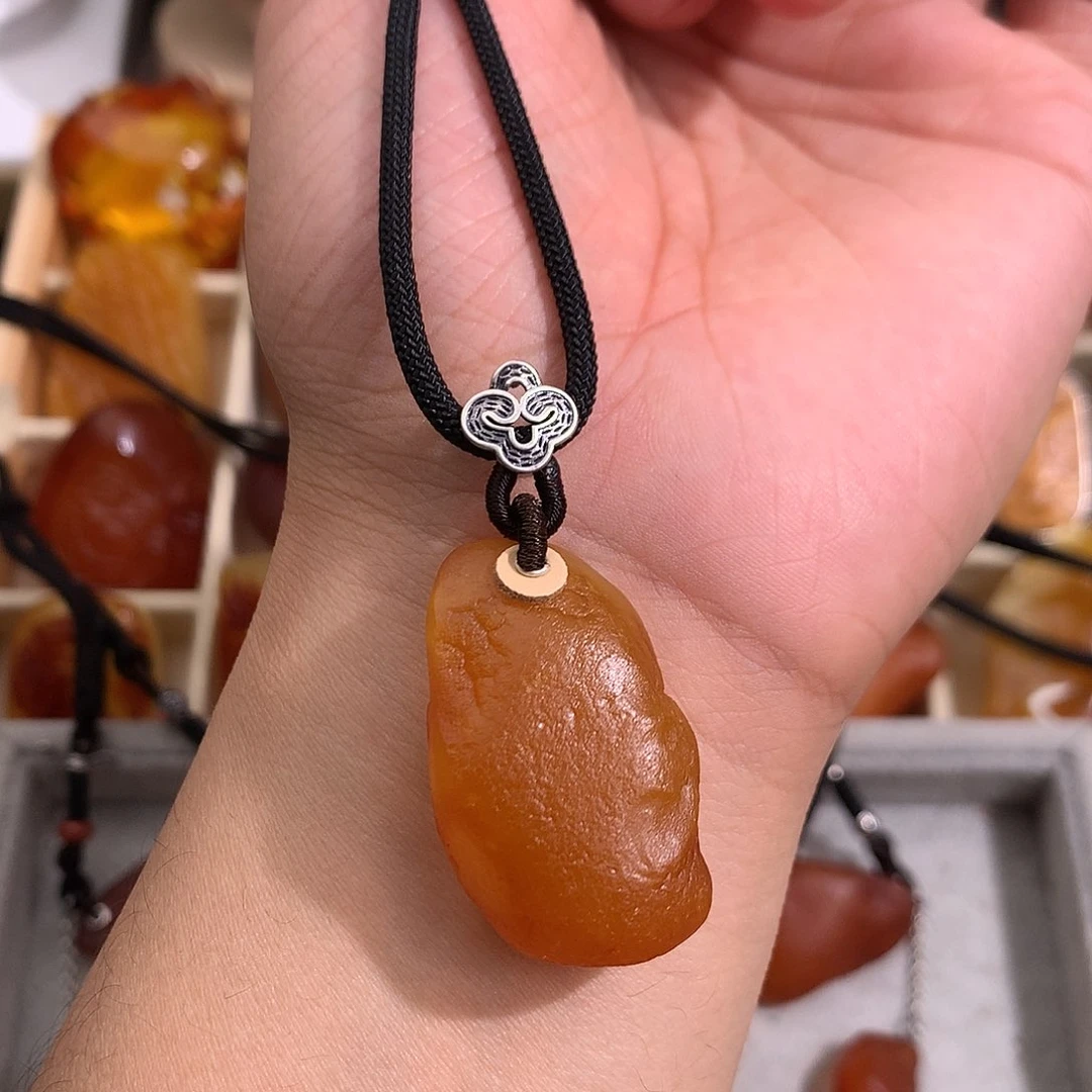 蜜蜡裸石未镶嵌在