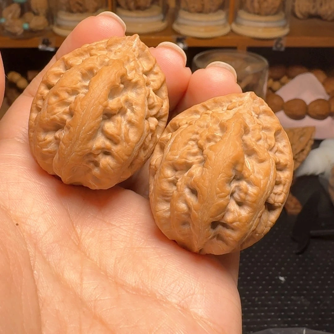 文玩核桃把件粗筋丸子