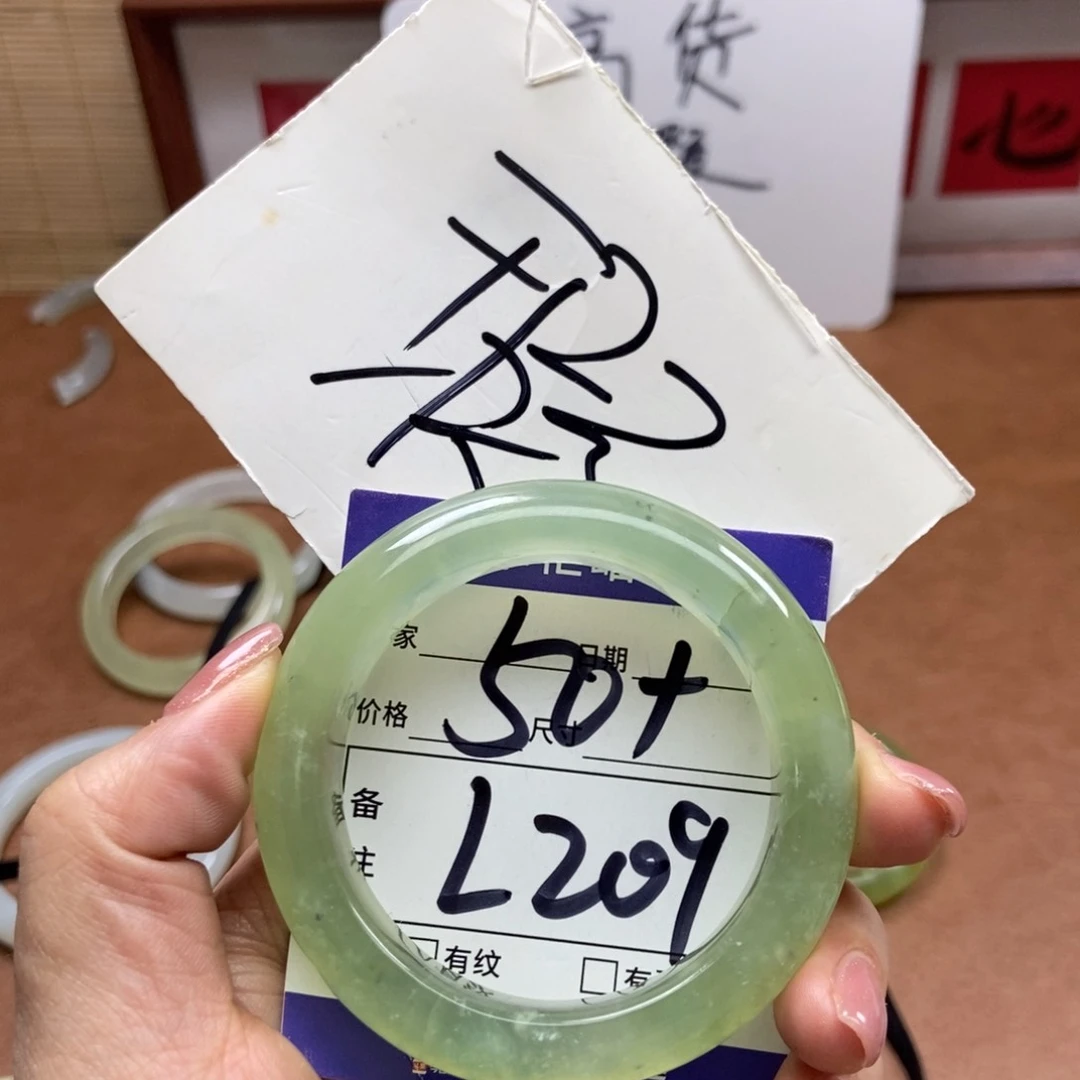 岫玉手镯手镯未镶嵌