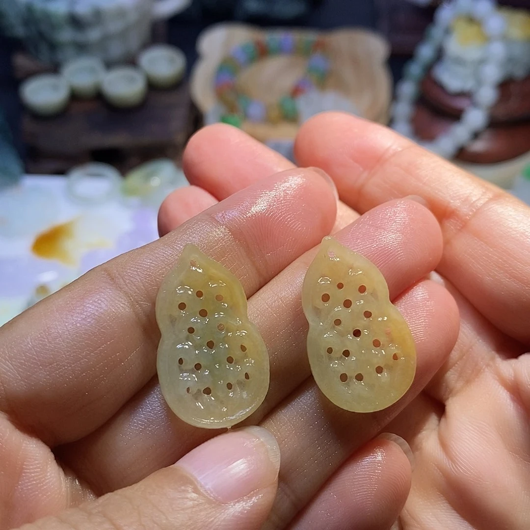 定制翡翠未镶嵌葫芦一对