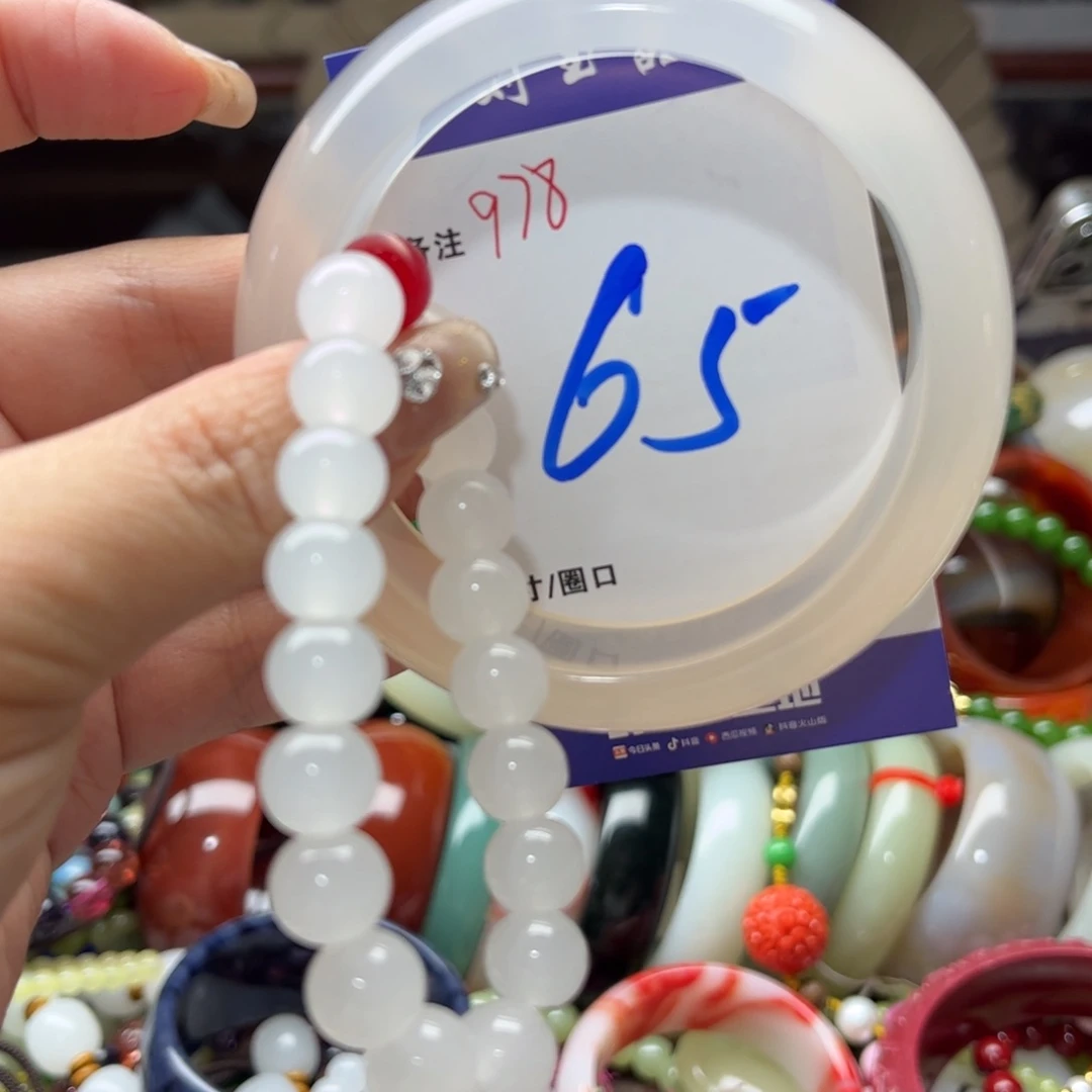 石英质玉未镶嵌颈饰