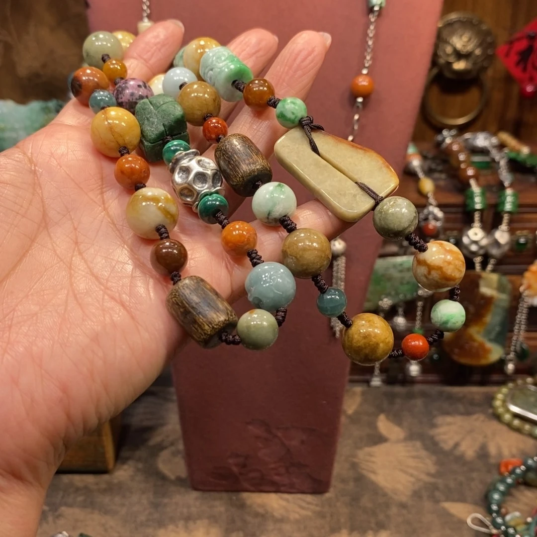 翡翠吊坠(赠链)未镶嵌