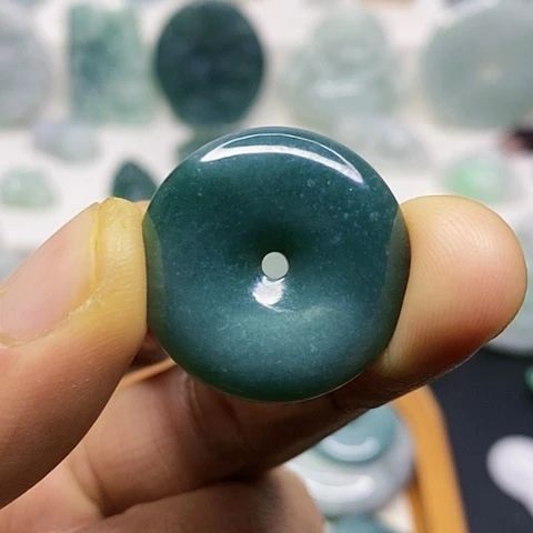 翡翠颈饰未镶嵌吊坠