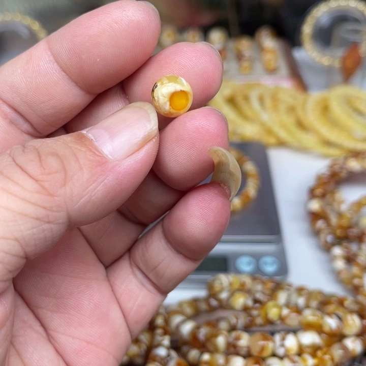 琥珀未镶嵌裸石23号