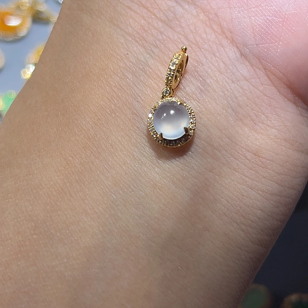 小***春翡翠18K金镶嵌颈饰