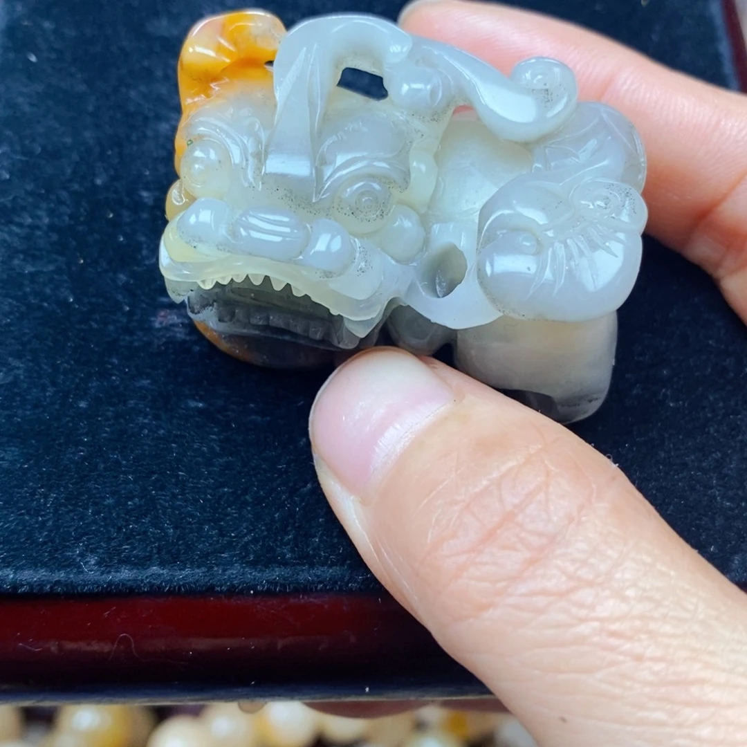 石英质玉（黄龙玉）未镶嵌颈饰