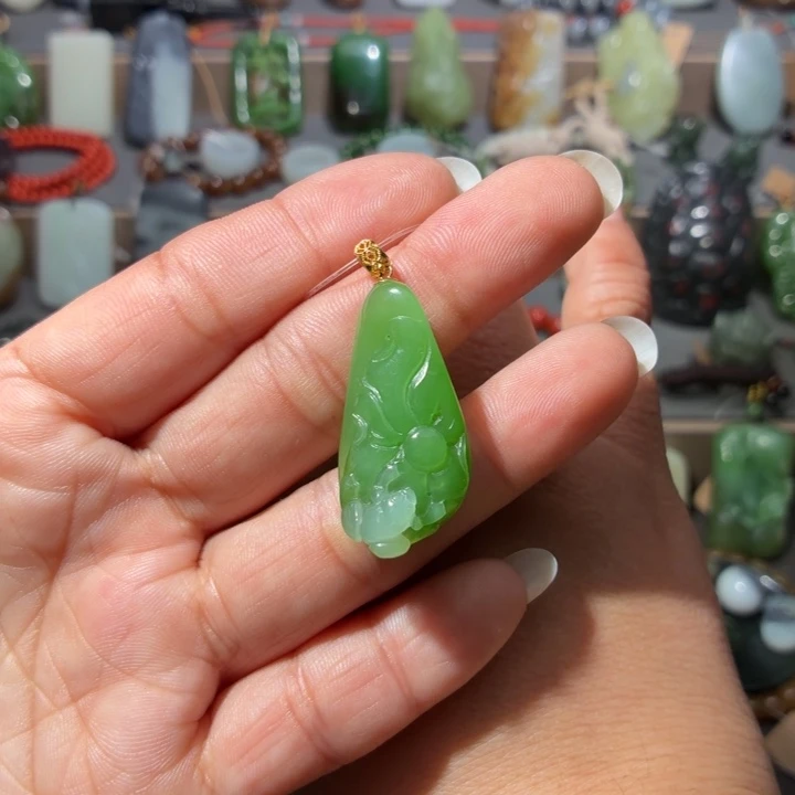 和田玉18K金镶嵌颈饰