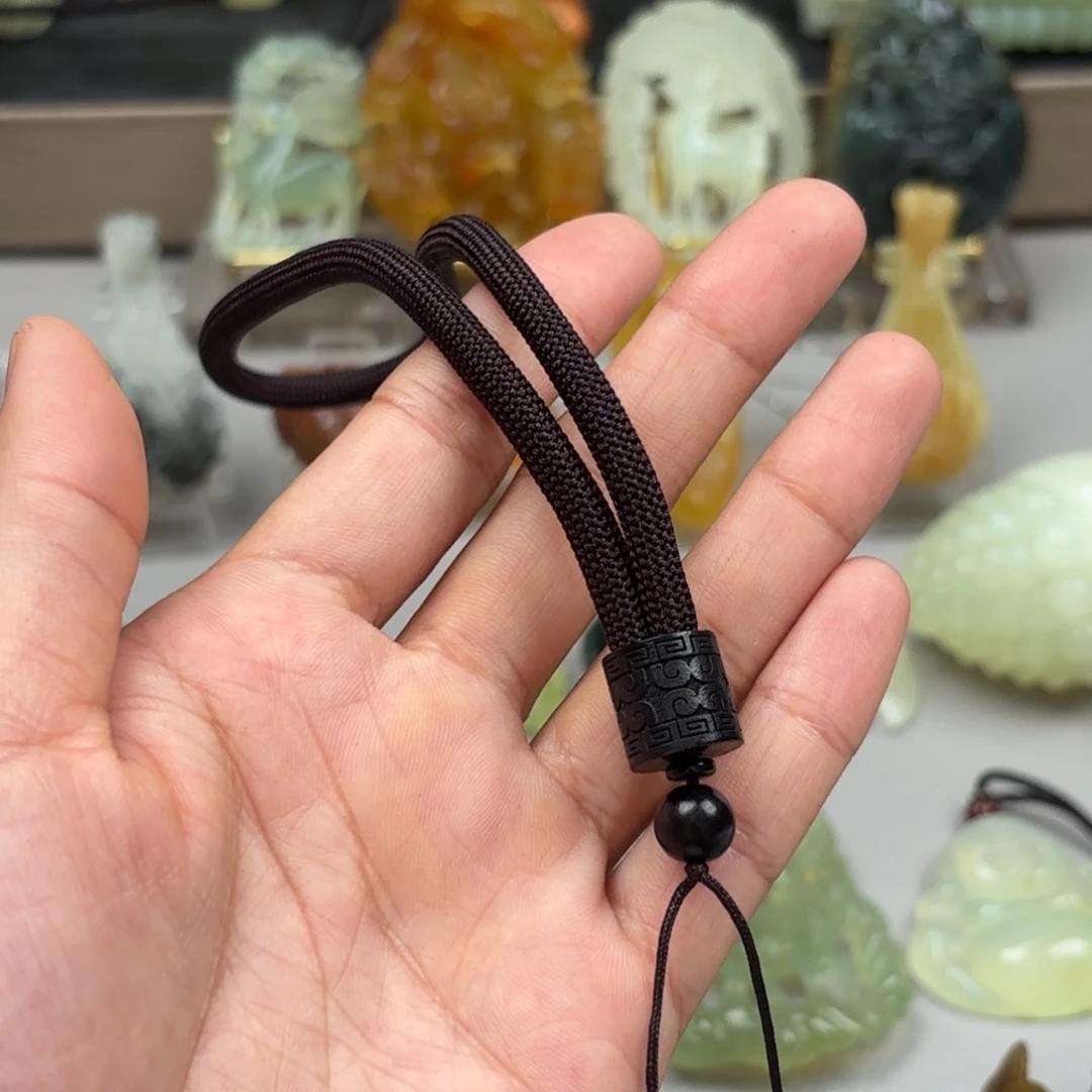 智***y蛇纹石玉未镶嵌颈饰