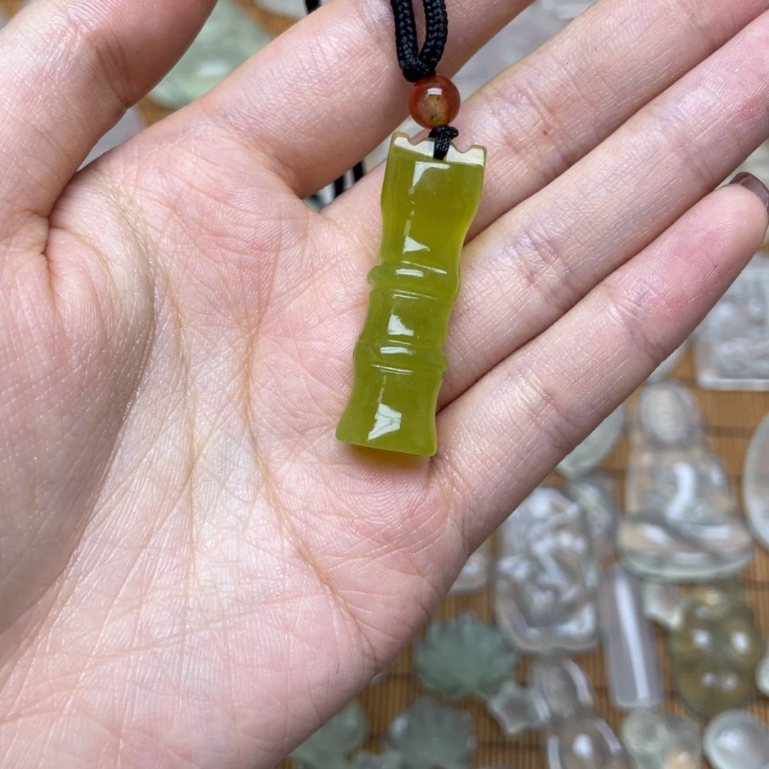 未镶嵌蛇纹石玉颈饰